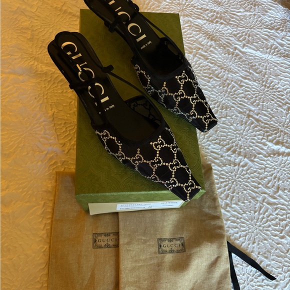 Elegant Black Slingback Pumps - Picture 2 of 6